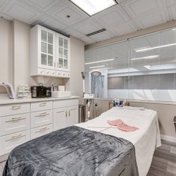 Evexia Medspa - Facial Room