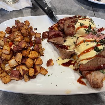 Twisted Biscuit Brunch - Kiss My Brisket - Bars Near Me - Edwardsville, Illinois