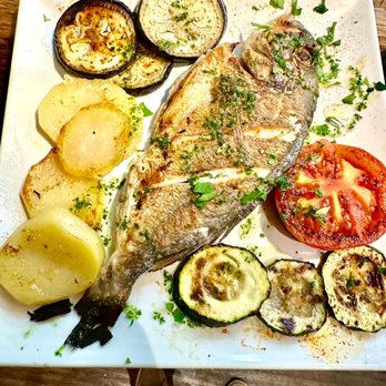Mimi Tapas Restaurant - Food Court Near Me - Barcelona, B