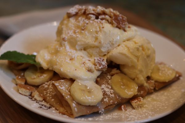 Cafe Bench | Crêpe Flushing by null