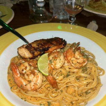 Rockas Jamaican Kitchen - Shrimp and chicken Rasta pasta - Caribbean Near Me - Playa del Carmen, ROO