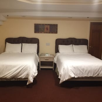 Wilshire Crest Hotel - Beds weren't even made. - Hotels Near Me - Los Angeles, California Wilshire Crest Hotel - Beds weren't even made. - Hotels Near Me - Los Angeles, California