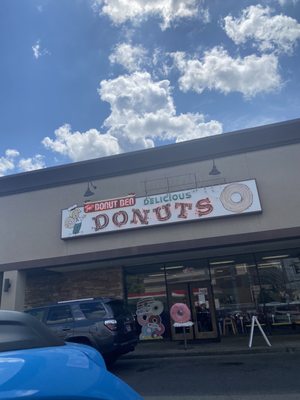 Fox's Donut Den by null