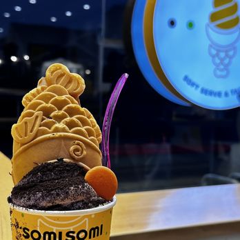 Somisomi - Ube and chocolate ice cream - Desserts Near Me - Long Beach, California Somisomi - Ube and chocolate ice cream - Desserts Near Me - Long Beach, California