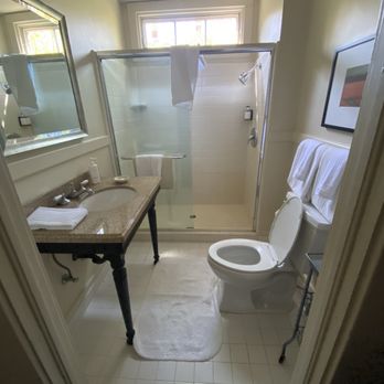 Upham Hotel - Bathroom - Hotels Near Me - Santa Barbara, California Upham Hotel - Bathroom - Hotels Near Me - Santa Barbara, California