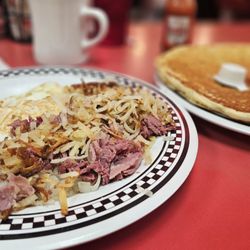 Charlie Parkers - Old school hash n eggs.....look at the size of the pancake!!