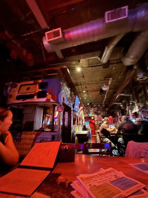 Barney's Beanery by null