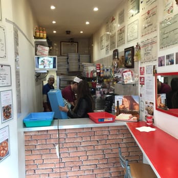 Pizza Julia - Quite a small shop, but super friendly staff! - Pizza Near Me - Paris, 75