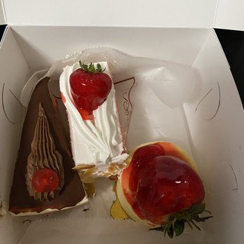Bay Ridge Bakery - a strawberry and chocolate cake in a box - Bakeries Near Me - Brooklyn, New York