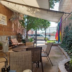 Mokaska Coffee Company - Side patio