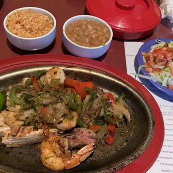 Mari Luna Mexican Grill - Mixed Fajitas - Mexican Near Me - Pikesville, Maryland