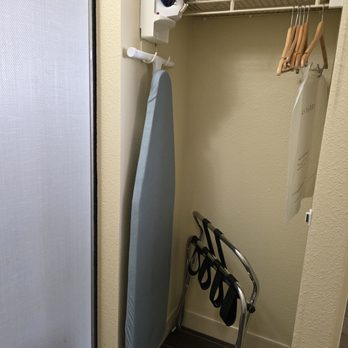 Hampton Inn Billings - Closet - Hotels Near Me - Billings, Montana Hampton Inn Billings - Closet - Hotels Near Me - Billings, Montana