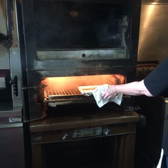 Doe's Eat Place - Making the best garlic bread - Steakhouses Near Me - Greenville, Mississippi Doe's Eat Place - Making the best garlic bread - Steakhouses Near Me - Greenville, Mississippi