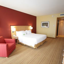 Courtyard by Marriott Leon at The Poliforum - Suite Bedroom