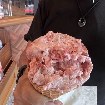 Salt & Straw - Closeup scoop - Ice Cream & Frozen Yogurt Near Me - Glendale, California Salt & Straw - Closeup scoop - Ice Cream & Frozen Yogurt Near Me - Glendale, California