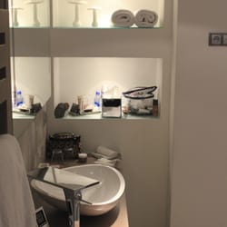 Petit Hotel Confidentiel - Large bathroom sink area