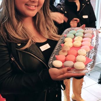 Bon Macaron Patisserie - Serving up some Macarons at an event - Bakeries Near Me - Vancouver, British Columbia Bon Macaron Patisserie - Serving up some Macarons at an event - Bakeries Near Me - Vancouver, British Columbia