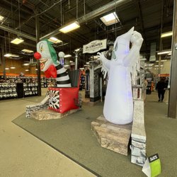 Spirit Halloween Store