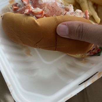 Salty’s Clam Shack - Lobster roll On a hotdog bun - American Near Me - Westerly, Rhode Island
