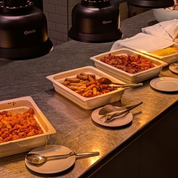 Restaurant Panorama - Warm food area, tomatoes,, sausage, eggs, and bacon - Restaurants Near Me - Billund, 84