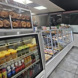 Yum Yum Donuts - Bagel, juice and donuts