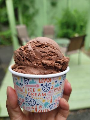 Alleyway Ice Cream by null