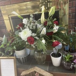 The Gilded Lily - $171 of poorly arranged CHEAP lilies and roses.
