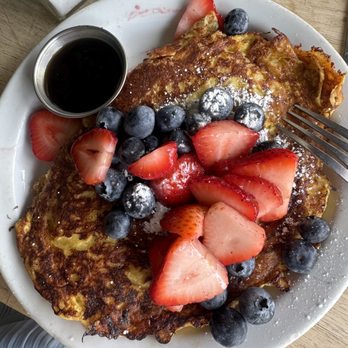 Fratelli Cafe - Signature Croissant French Toast - Coffee & Tea Near Me - Los Angeles, California
