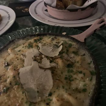 Pinky's By Vanderpump - Truffle mac and cheese and the grilled cheese pretzel bites - Cocktail Bars Near Me - Las Vegas, Nevada Pinky's By Vanderpump - Truffle mac and cheese and the grilled cheese pretzel bites - Cocktail Bars Near Me - Las Vegas, Nevada