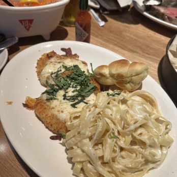 BJ's Restaurant & Brewhouse - alfredo pasta - American Near Me - Concord, California