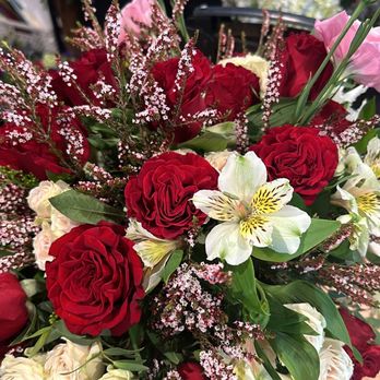 its a wrap - Flowers, flower arrangements - Balloon Services Near Me - Studio City, California