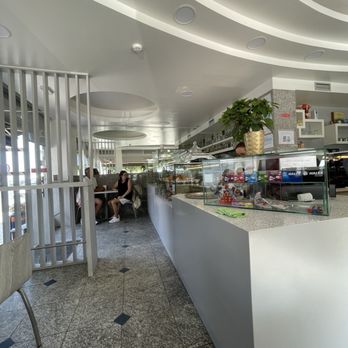 Pastelaria Pão Quente - Interior - Breakfast & Brunch Near Me - Loures, 11 Pastelaria Pão Quente - Interior - Breakfast & Brunch Near Me - Loures, 11