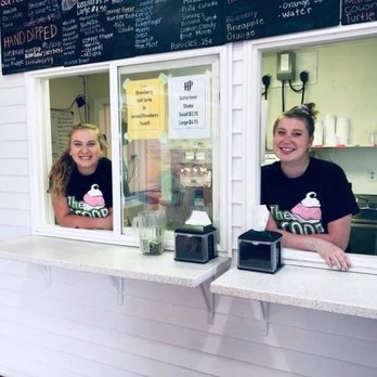 The Scoop - two women behind the counter of a coffee shop - Ice Cream & Frozen Yogurt Near Me - Villa Grove, Illinois The Scoop - two women behind the counter of a coffee shop - Ice Cream & Frozen Yogurt Near Me - Villa Grove, Illinois