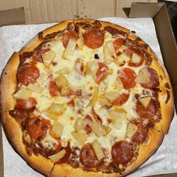 Haus of Pizza - Pepperoni and Pineapple it's really good