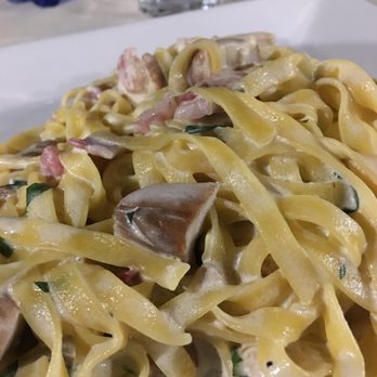 Il Ruttino - Tagliatelle con Panna, Porcini e Guanciale (Tagliatelle with SourCream, Porcini Mushrooms, and Pork Cheek) - Pizza Near Me - Sant'Agnello, NA Il Ruttino - Tagliatelle con Panna, Porcini e Guanciale (Tagliatelle with SourCream, Porcini Mushrooms, and Pork Cheek) - Pizza Near Me - Sant'Agnello, NA