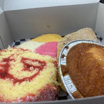 Mariachi Bakery - Pan dulce was stale. So bummed. - Bakeries Near Me - Norwalk, California