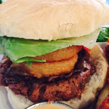 MeeT on Main - Comfort Food Near Me - Vancouver, British Columbia