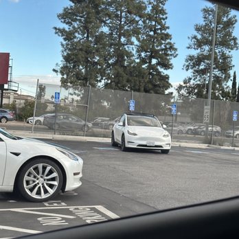 Tesla Supercharger - Tesla waiting for Shell Recharge plenty tesla available - EV Charging Stations Near Me - Pasadena, California