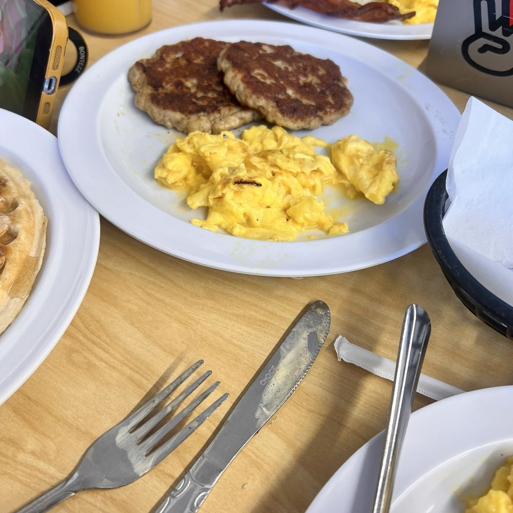 The Serving Spoon - CHICKEN SAUSAGE (MILD) - Breakfast & Brunch Near Me - Inglewood, California