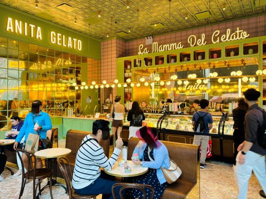 Anita La Mamma del Gelato by null