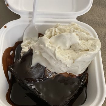 Black Mtn Burger - Brownie sundae to go - Burgers Near Me - Lincoln, New Hampshire Black Mtn Burger - Brownie sundae to go - Burgers Near Me - Lincoln, New Hampshire