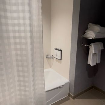 Hyatt Place Austin / Cedar Park - Bathroom - Hotels Near Me - Cedar Park, Texas Hyatt Place Austin / Cedar Park - Bathroom - Hotels Near Me - Cedar Park, Texas