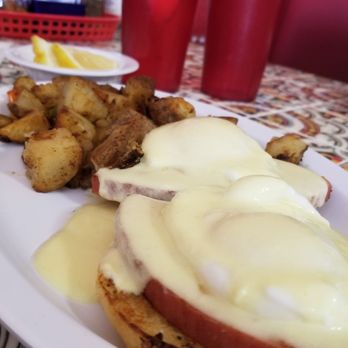 Que Paisa - YEP! Eggs Benedict! :) - Mexican Near Me - Littlerock, California