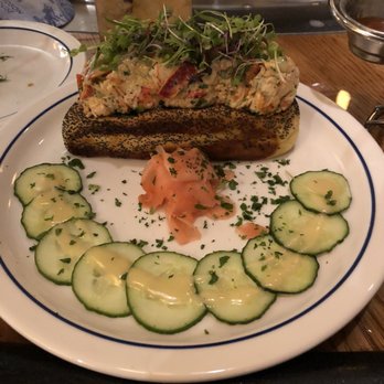 Hudson House - Lobster roll - Seafood Near Me - Addison, Texas