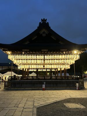 Yasaka Shrine by null