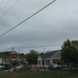 McDonald's - McDonald's of Alton -- 4 Homestead Place, Alton            Sign & Exterior