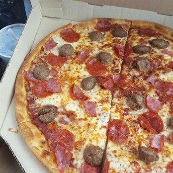 Pizza Hut - Pizza with Ham, pepperoni, and Italian sausage. - Pizza Near Me - Hebron, Kentucky