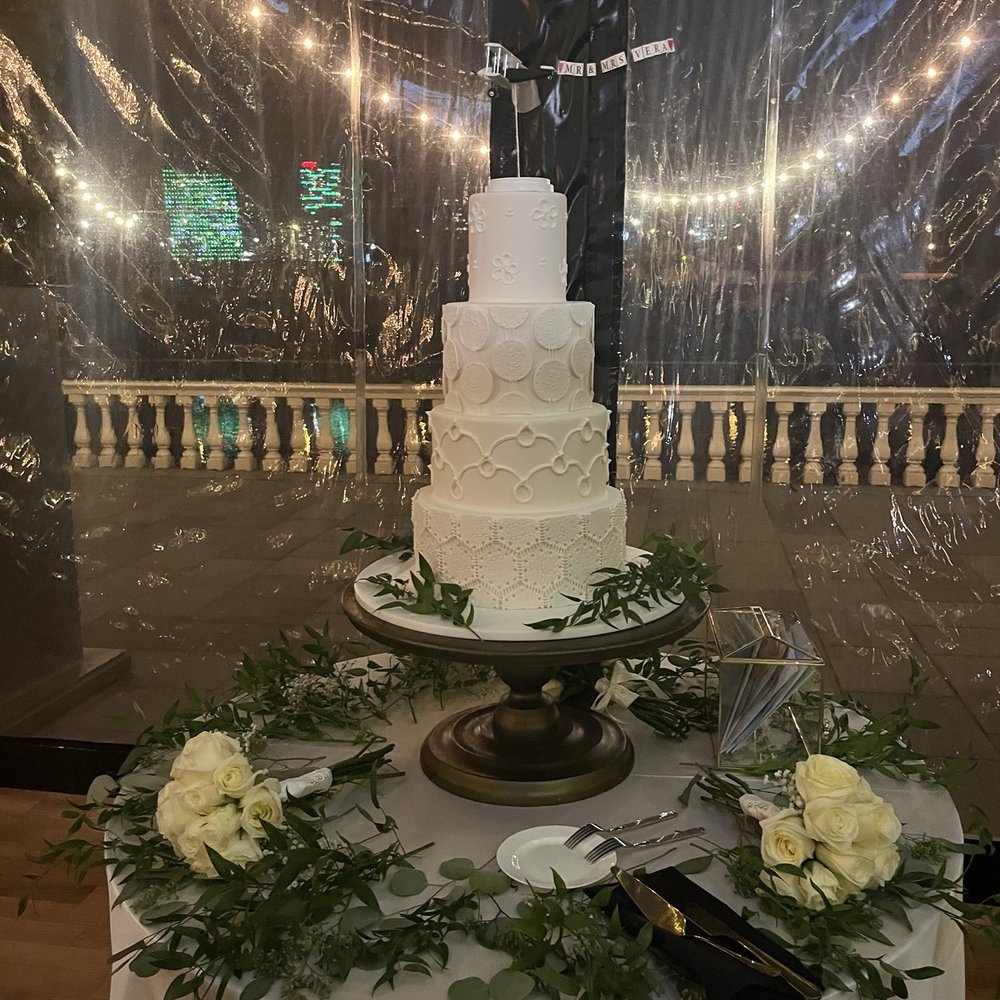 Kosta Boda Collections and Patterns home page from Glassworks and Feathers  and Cheeks in Pittsburgh, PA, image size:1000x1000