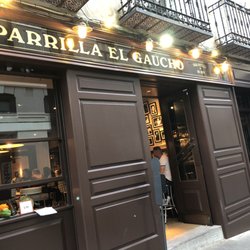 Parrilla El Gaucho - Early outdoor dining. Line out the door a little later.
