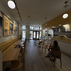Fluffy Fluffy Dessert Cafe - Carollton - Cafe seating area